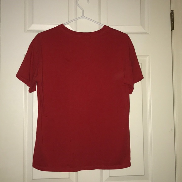 red T-shirt - Picture 2 of 3